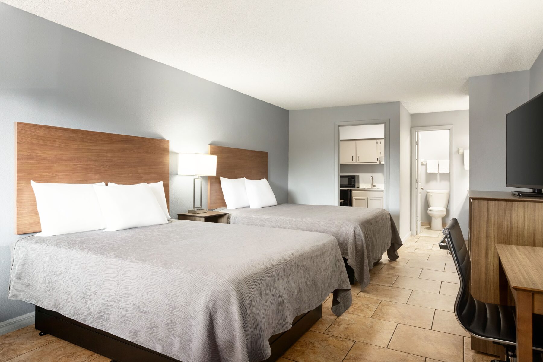 Queen queen kitchenette room at Home Inn and Suites Apopka Florida