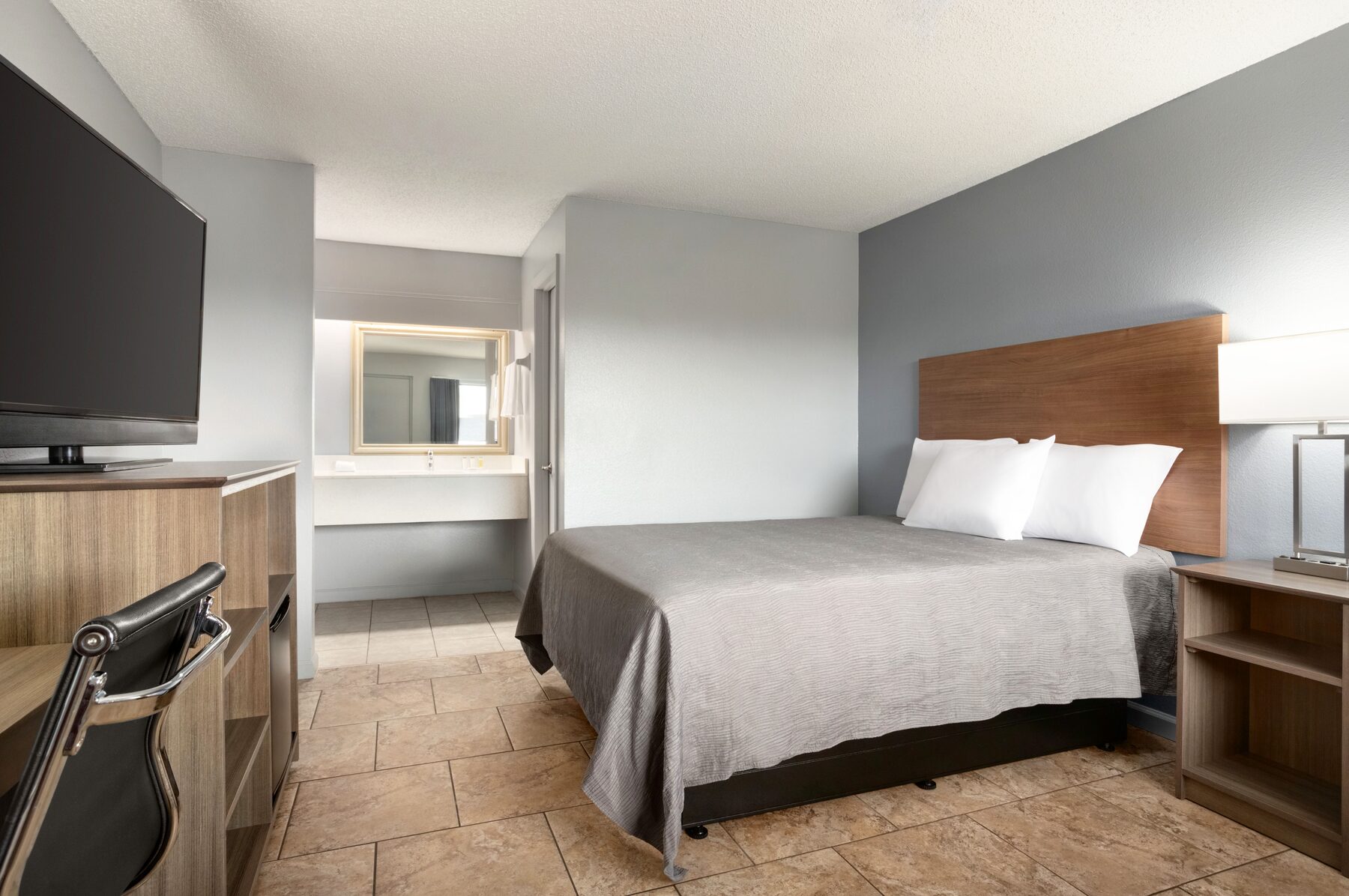 Standard queen room at Home Inn and Suites Apopka Florida